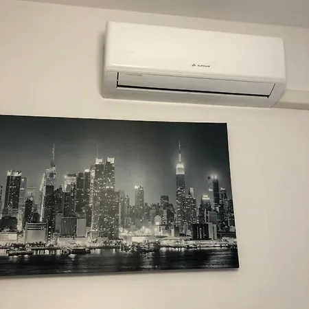 Metro Slodowiec, Free Parking Zeromskiego 1 Cmkp- 5 Min * Varşova