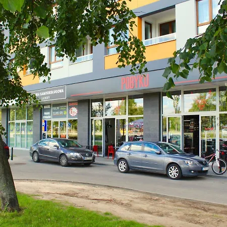 Metro Slodowiec, Free Parking Zeromskiego 1 Cmkp- 5 Min ורשה
