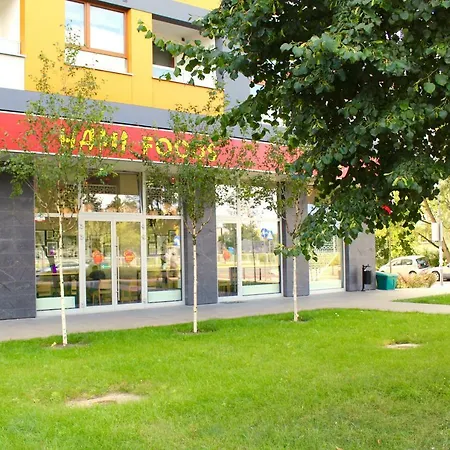 Metro Slodowiec, Free Parking Zeromskiego 1 Cmkp- 5 Min ורשה