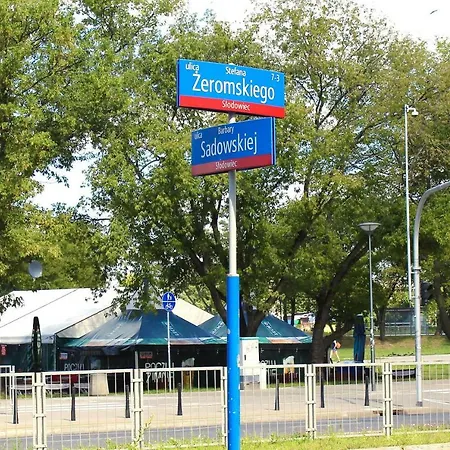 Apartment Metro Slodowiec, Free Parking Zeromskiego 1 Cmkp- 5 Min