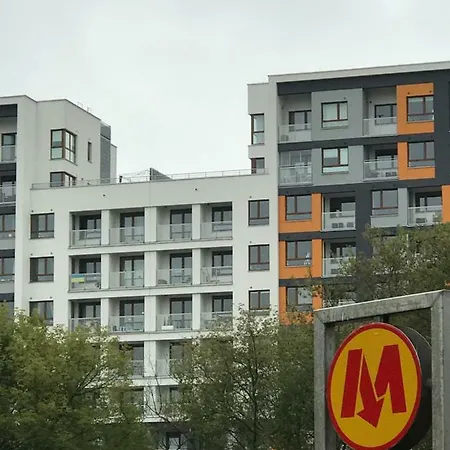Metro Slodowiec, Free Parking Zeromskiego 1 Cmkp- 5 Min * Warsaw