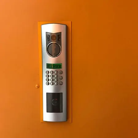 Metro Slodowiec, Free Parking Zeromskiego 1 Cmkp- 5 Min